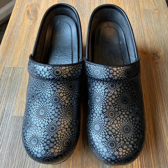 Dansko XP Clogs Starburst Medallion black and silver slip on size 38 US 6.5 - Picture 1 of 6
